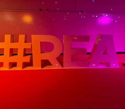 Freytag & v.d. Linde News Real Estate Arena 2026 Schriftzug beleuchtet Hannover
