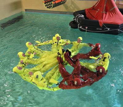 Freytag & v.d. Linde News Teamevent Sea Survival Kreis innen Elsfleth