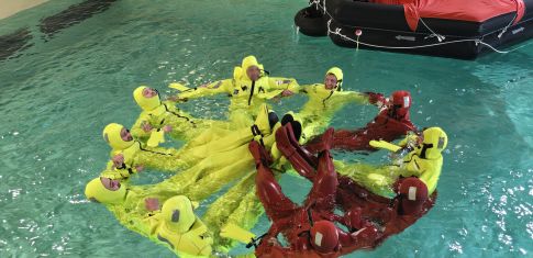 Freytag & v.d. Linde News Teamevent Sea Survival Kreis innen Elsfleth